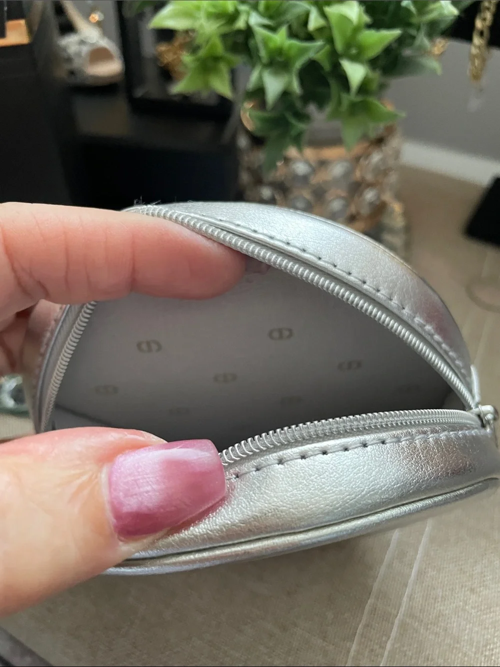 ✨🩶Dior Metallic Silver Round Zip Coin Pouch🩶✨NWOT